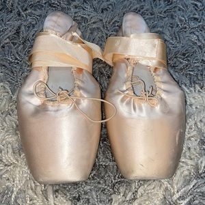 Bloch Pointe Shoes